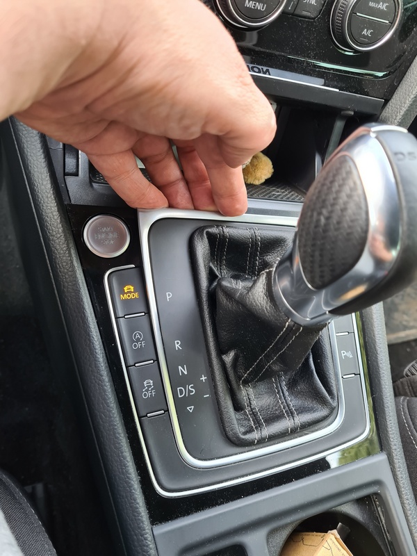 Wie tauscht man den Start Stop Engine Taster beim Golf 7 aus? - Tipps &  Tricks - Volkswagen R Forum